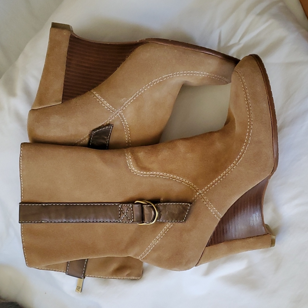 Donald J Pliner Sport-t-que boots. Size 9